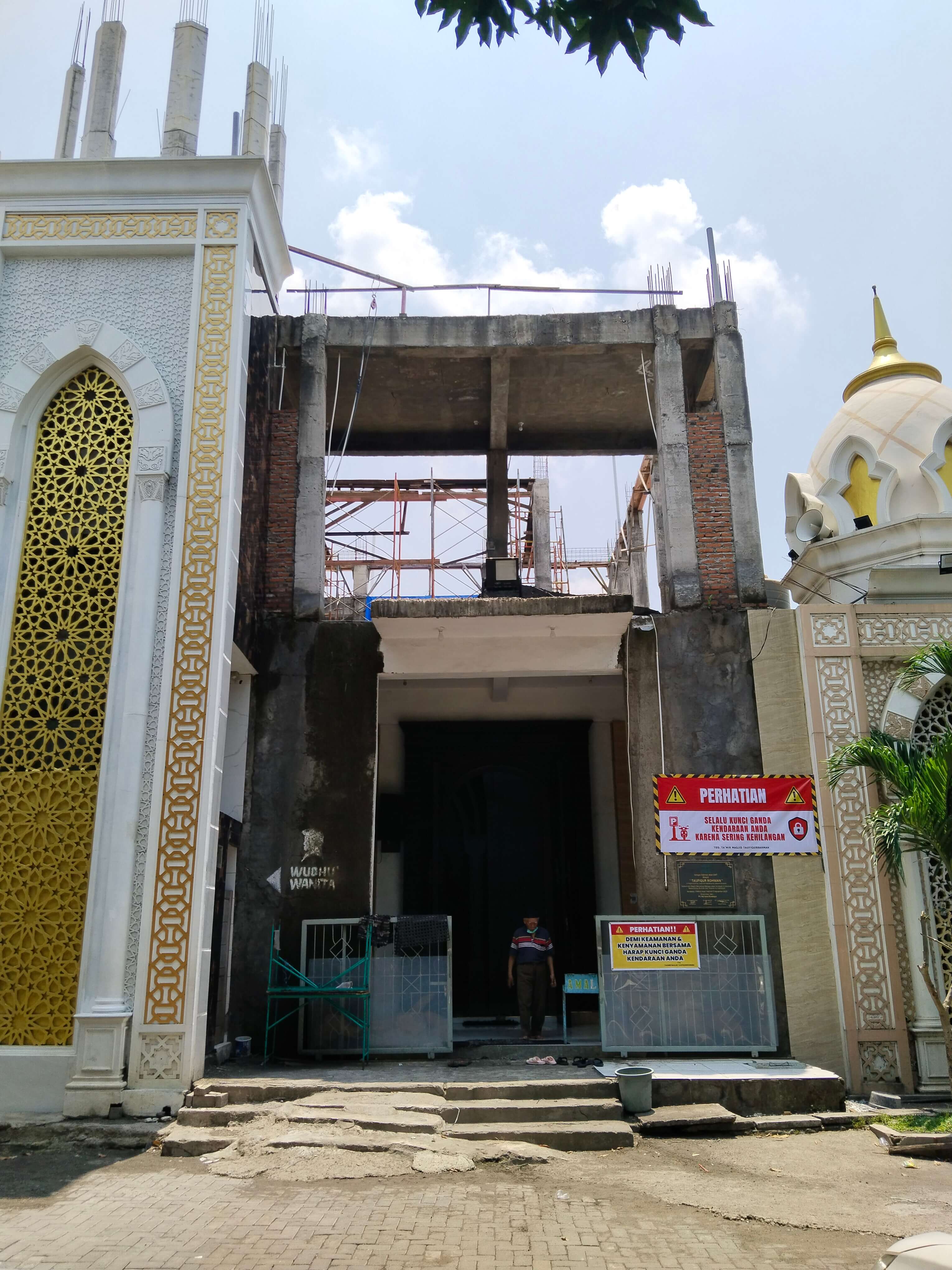 Masjid TAUFIQUR ROHMAN dalam Pembangunan